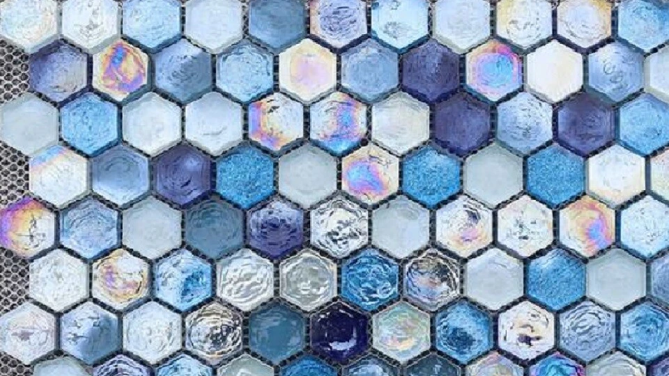 Placă tip mozaik_prins pe plasă